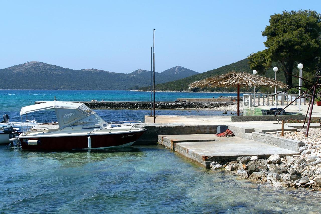 Apartments By The Sea Brgulje, Molat - 6241 Dış mekan fotoğraf