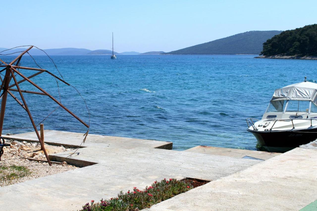 Apartments By The Sea Brgulje, Molat - 6241 Dış mekan fotoğraf