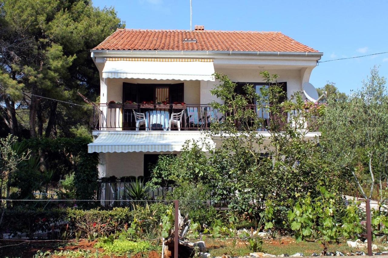 Apartments By The Sea Brgulje, Molat - 6241 Dış mekan fotoğraf