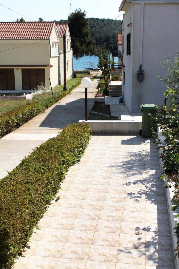 Apartments By The Sea Brgulje, Molat - 6241 Dış mekan fotoğraf
