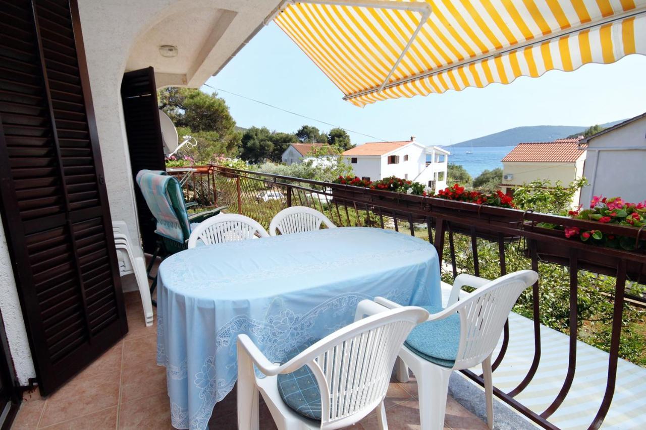 Apartments By The Sea Brgulje, Molat - 6241 Dış mekan fotoğraf